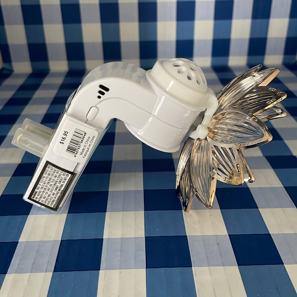 Bath & Body Works Wallflower Open Locus Nightlight Wallflower Plug & Refill - Picture 6 of 6
